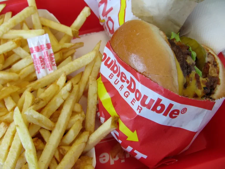 In-N-Out Double Double - Iconic Burger with Fresh Ingredients 2 In-N-Out Double Double